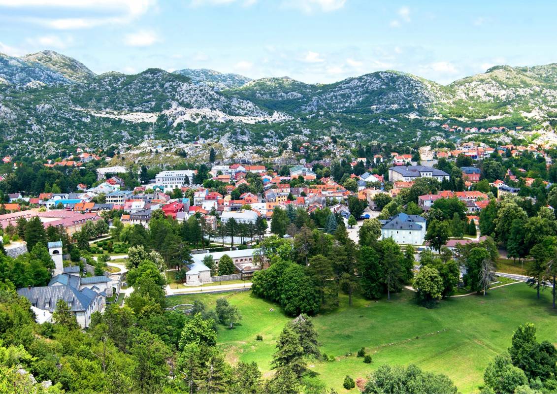 Cetinje, Centar grada, poslovno-stambeni objekat 272m²